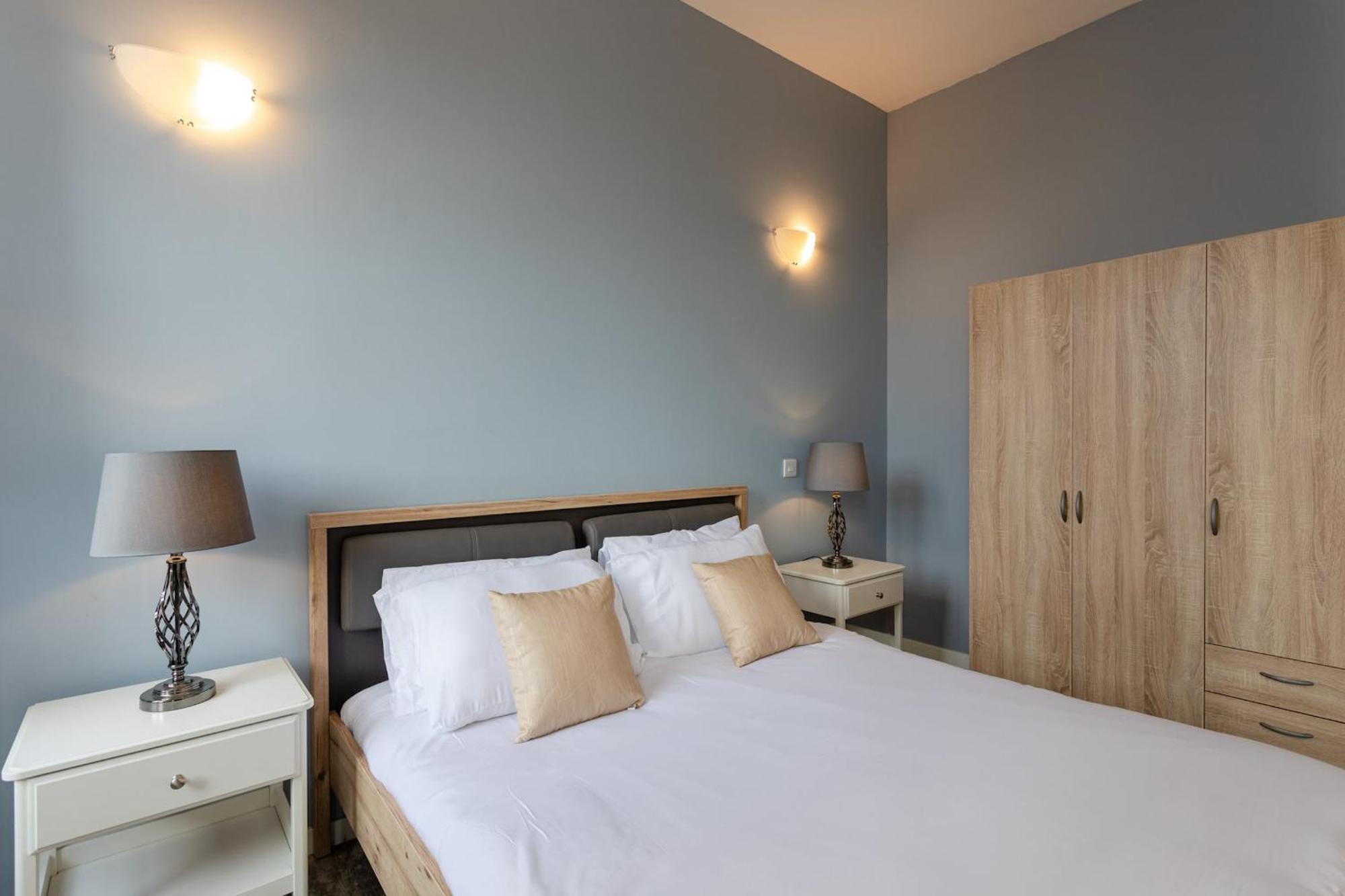 Exclusive 3br House With Rooftop Terrace - Cityapartmentstay