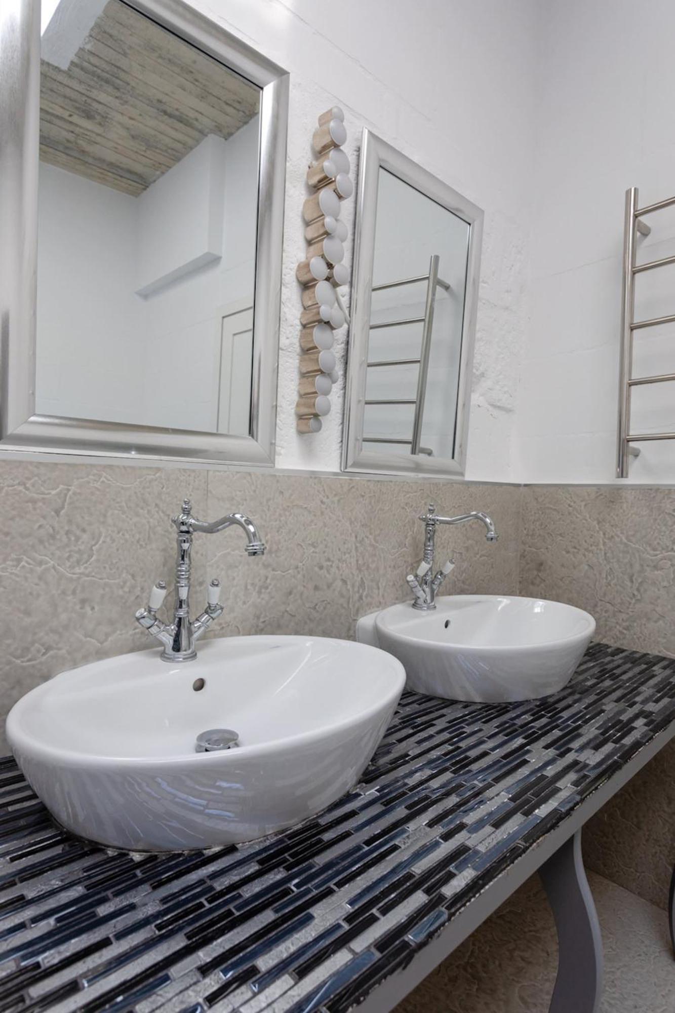 Exclusive 3br House With Rooftop Terrace - Cityapartmentstay *