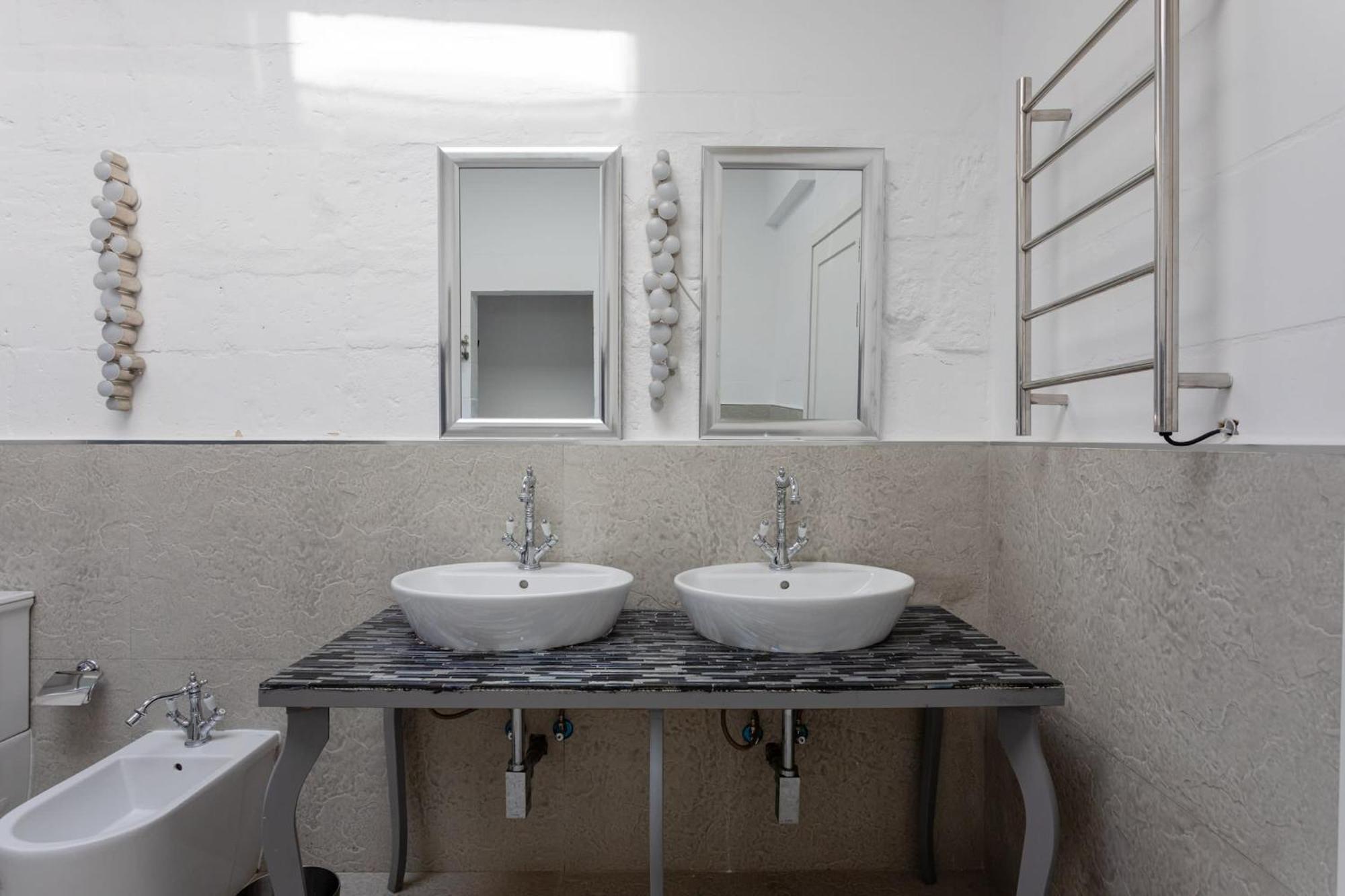 Exclusive 3br House With Rooftop Terrace - Cityapartmentstay